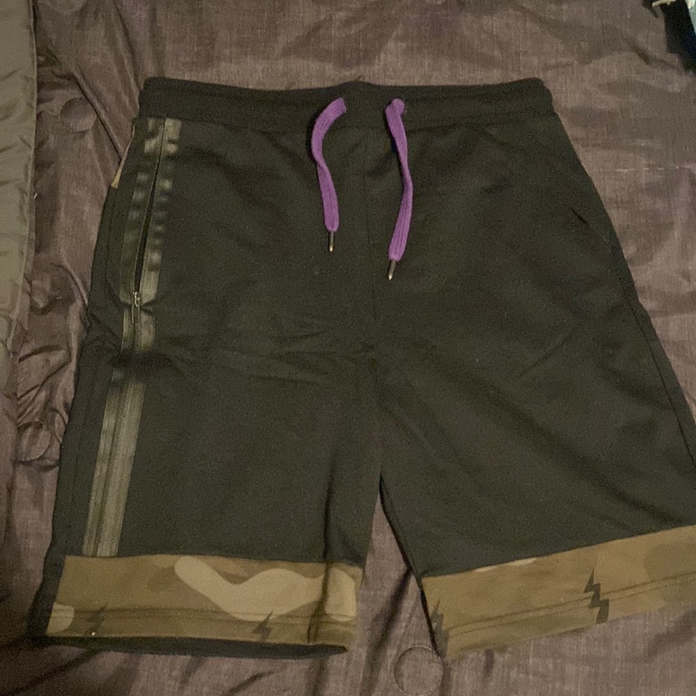 These are athletic shorts from Zara Man. The size is a large in mens.